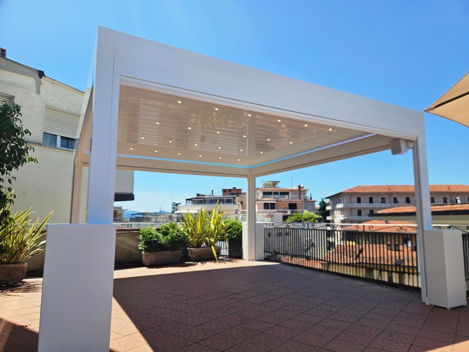 pergola bioclimatica innocenti finiture 15