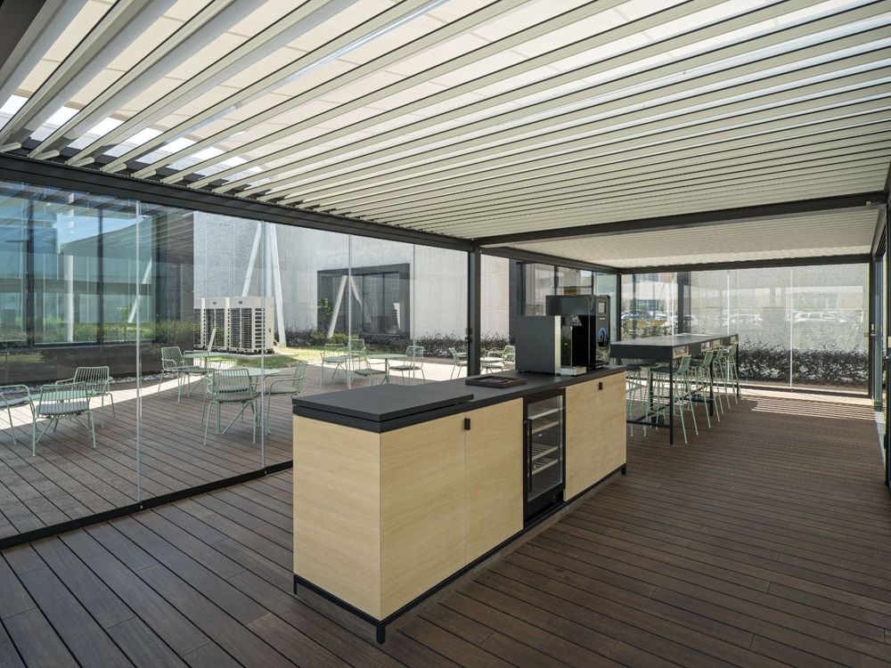 pergola bioclimatica per cucina esterna