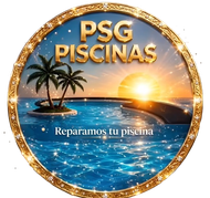 Logotipo de limpieza de piscinas del PSG con palmeras, puesta de sol y eslogan en español “Reparamos tu piscina”.