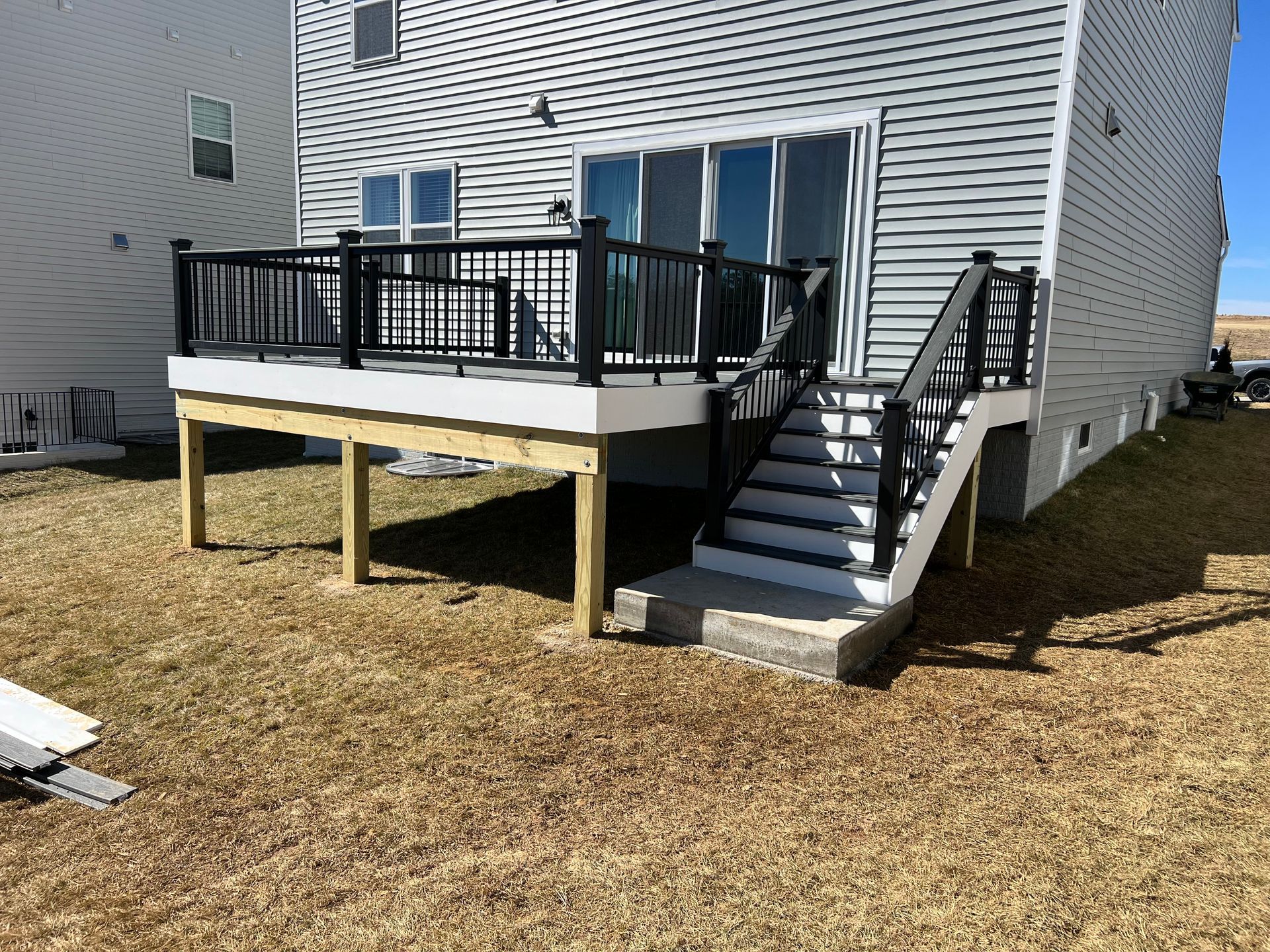 raised composite deck with posts 2