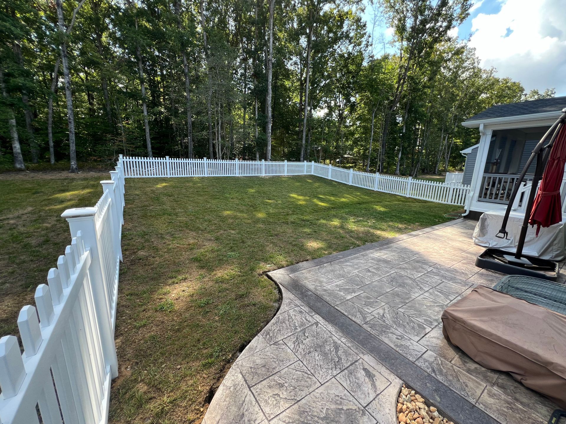 vinyl picket fence