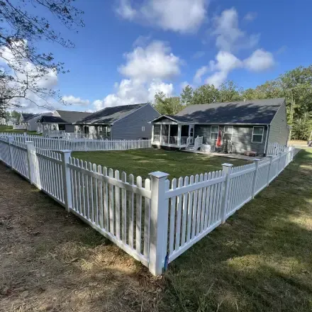 vinyl picket fence