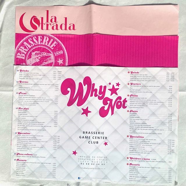 Menu rose et blanc de la brasserie, du centre de jeux et du club « Why Not » ; logo La Strada en haut.