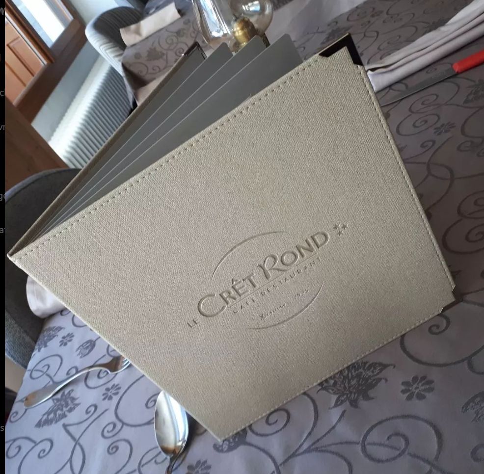 Carte de restaurant, couleur crème avec logo 