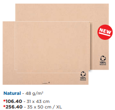 Deux feuilles de carton beige, étiquetées « Naturel - 48 g/m² » et leurs dimensions. Autocollant « Nouveau » et symbole de recyclage.