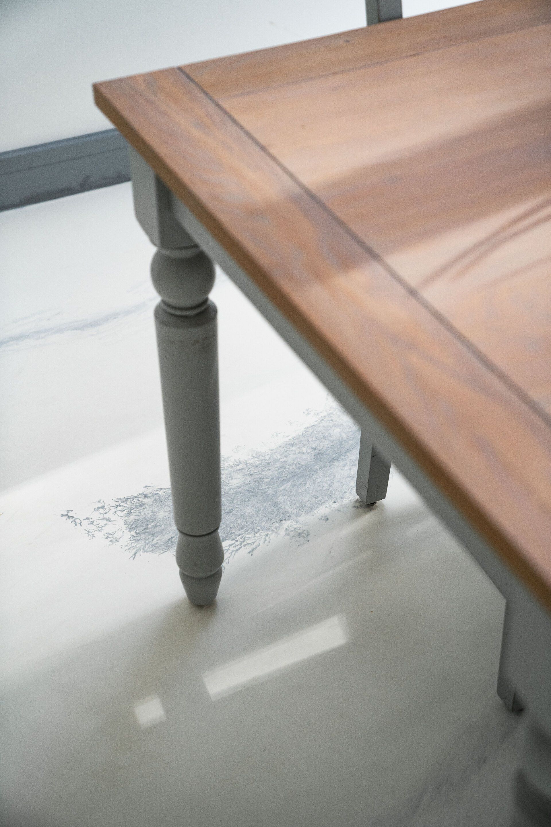 Seamless resin floor