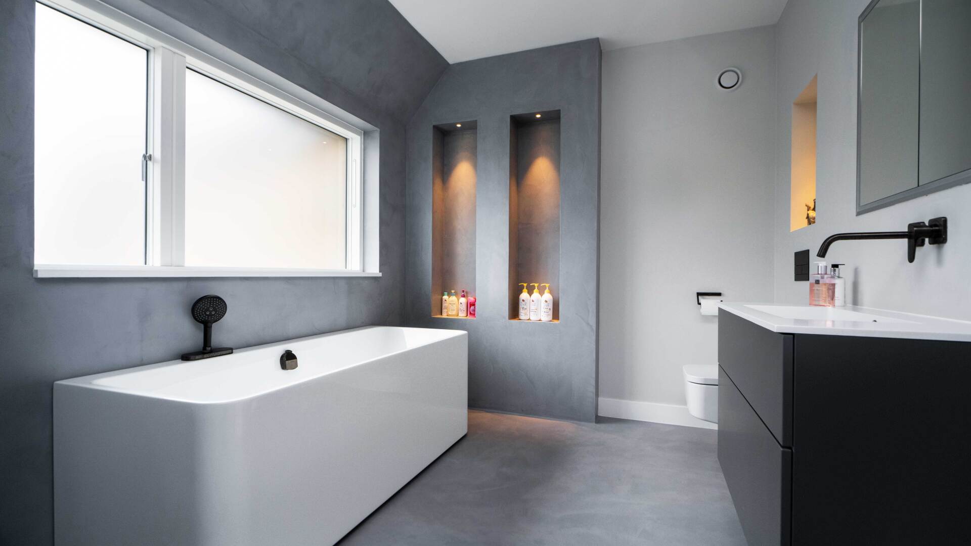 Resin niche in bathroom