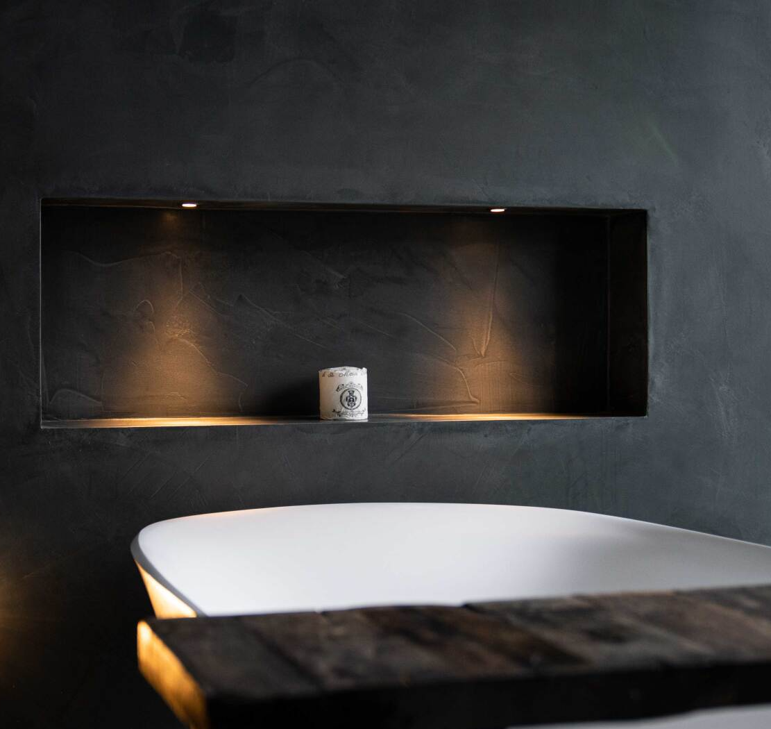 bathroom resin walls with niche
