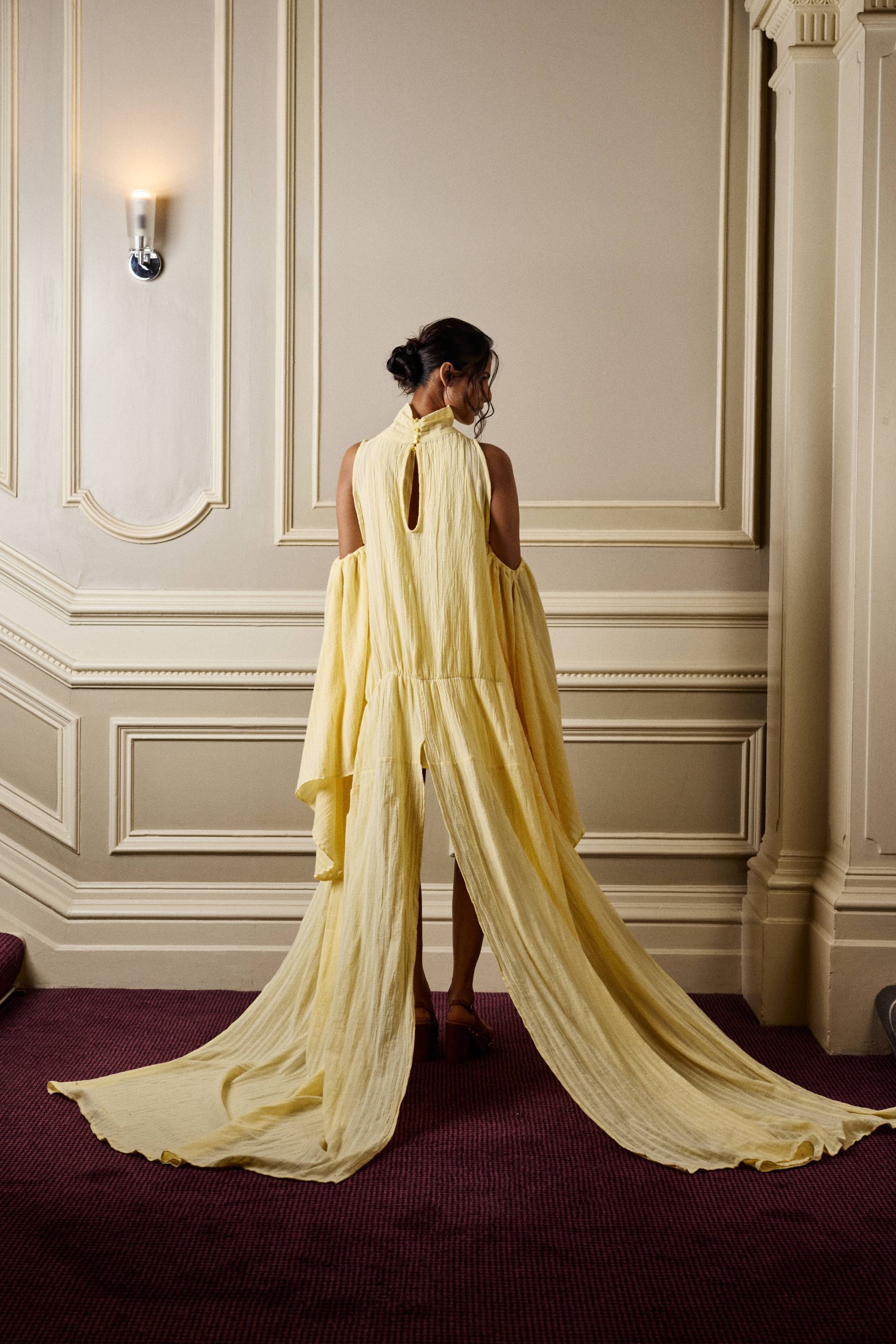 Yellow high-neck dress with train