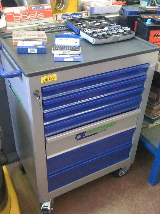 carrello con utensili