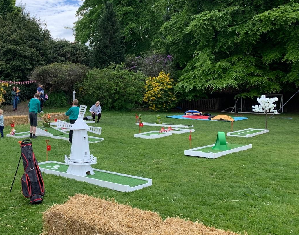 Ace Party Wedding Crazy Golf Course In Action