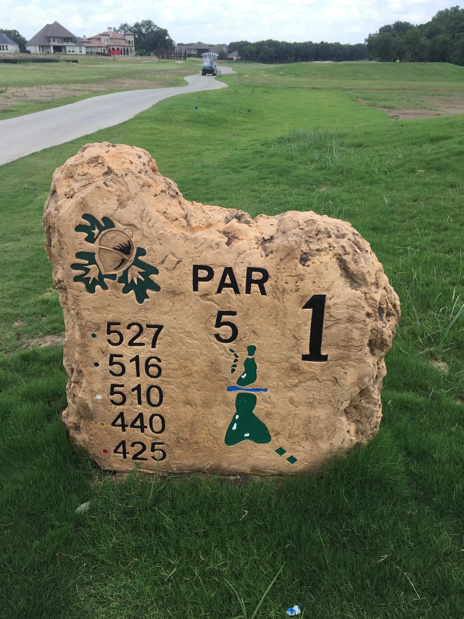 hole 1 par 5 golf couse marker