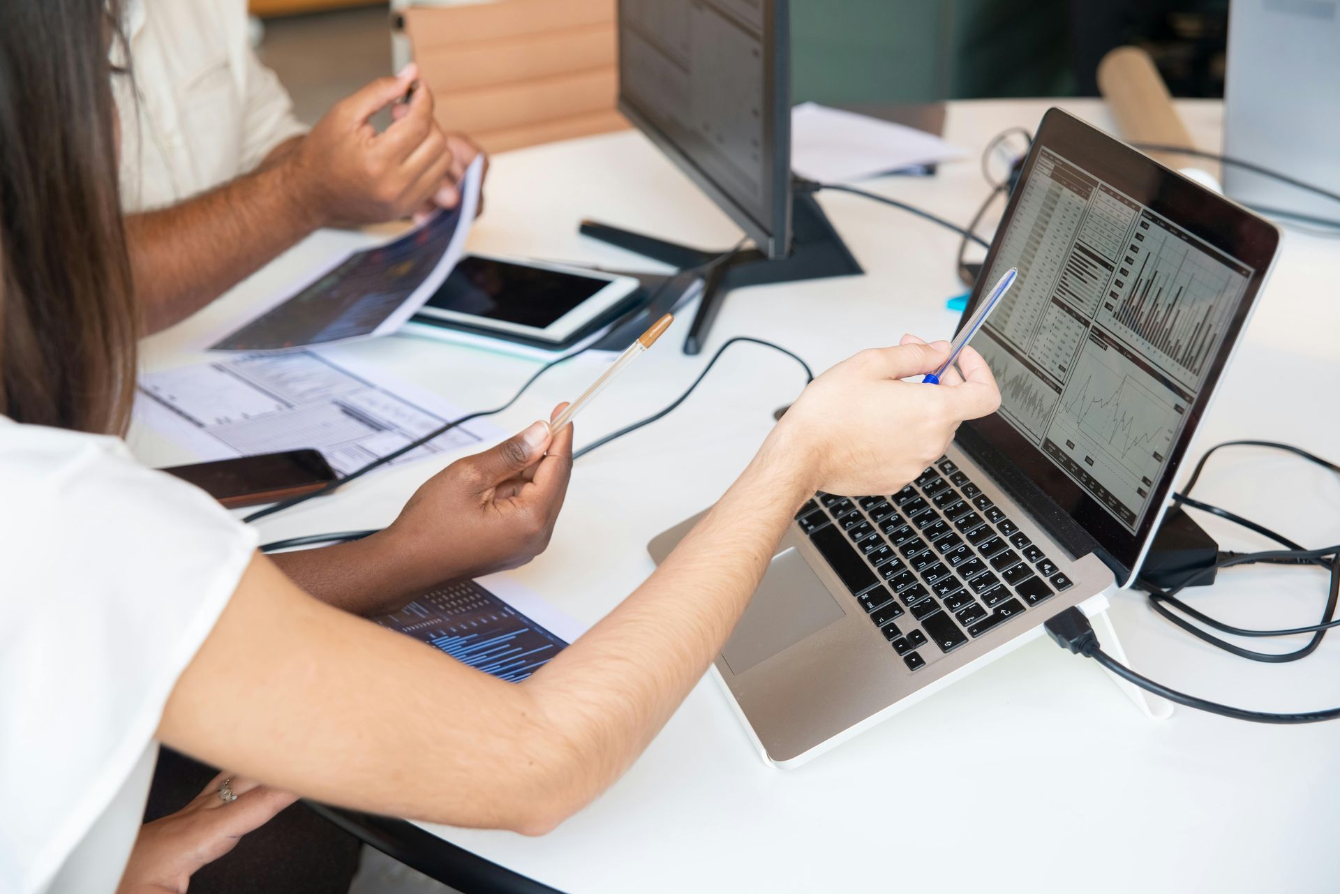 Internal controls review and compliance documentation for government contractors