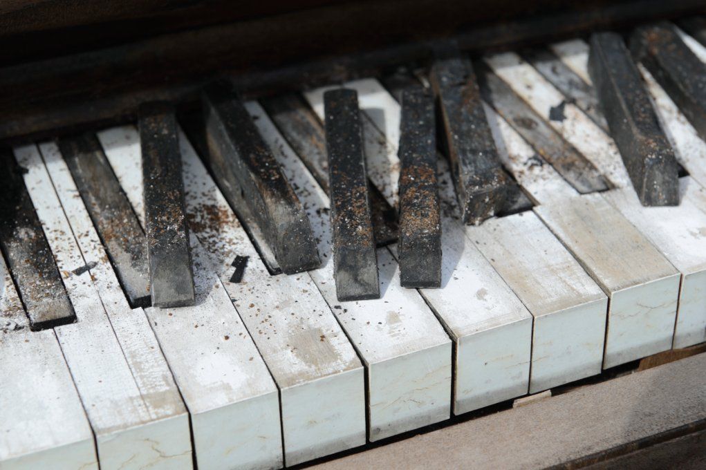 black upright piano