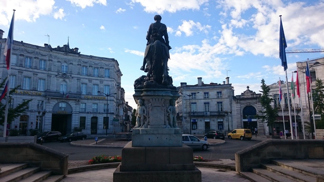 statue in the centre of Cognac