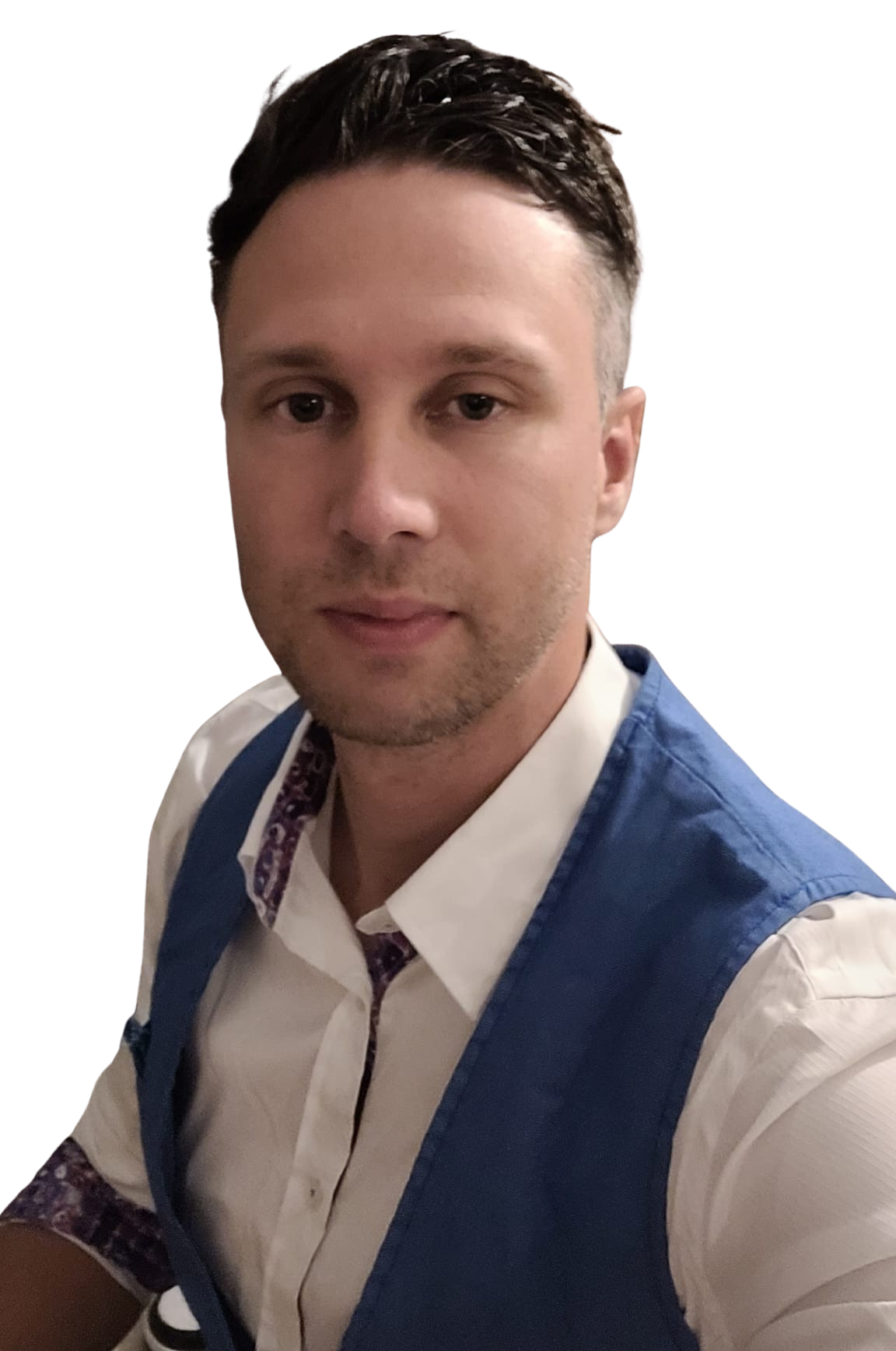 Een man draagt een blauw vest en een wit overhemd.