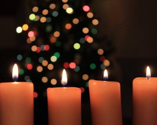 Four advent candles and christmas tree