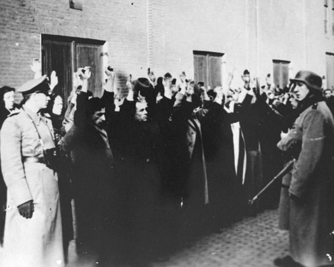 Round up of Jews in Amsterdam - US Holocaust Memorial Museum