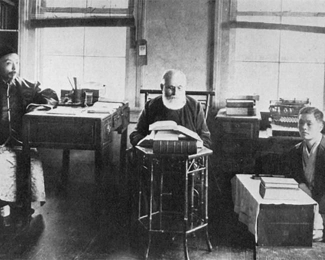Schereschewsky with assistants