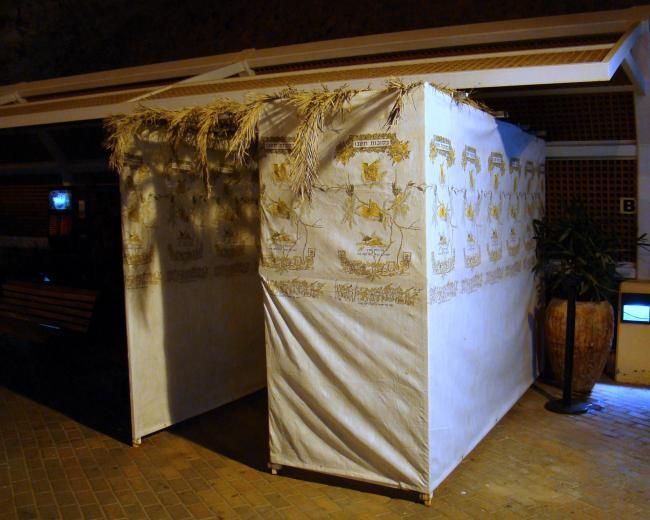 Sukkah at Egyptiona border crossing - Anita Gould - Flickr - cc