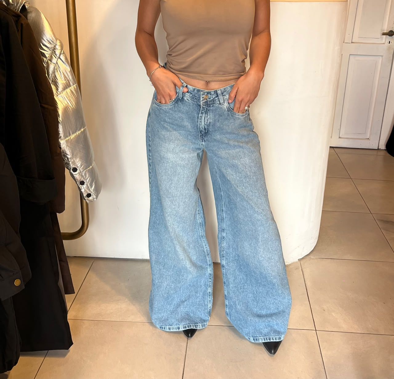 Jeans wide leg rígido