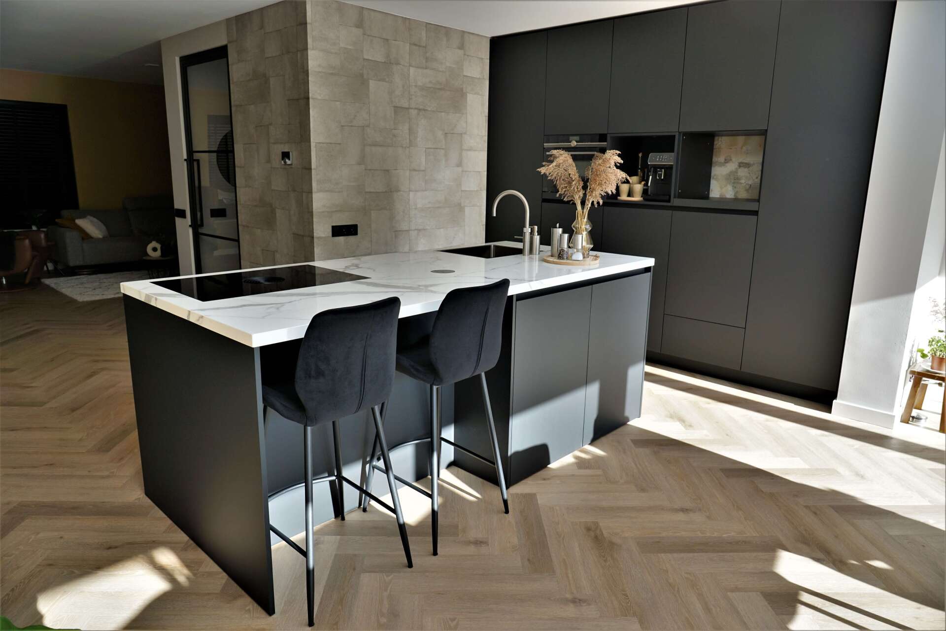 Luxe matzwarte maatwerk keuken - familie Houwen Venray - ontworpen en gerealiseerd door Spronck Designs