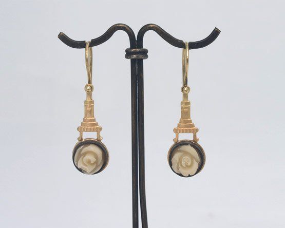 Fine gold jewelry resin earrings