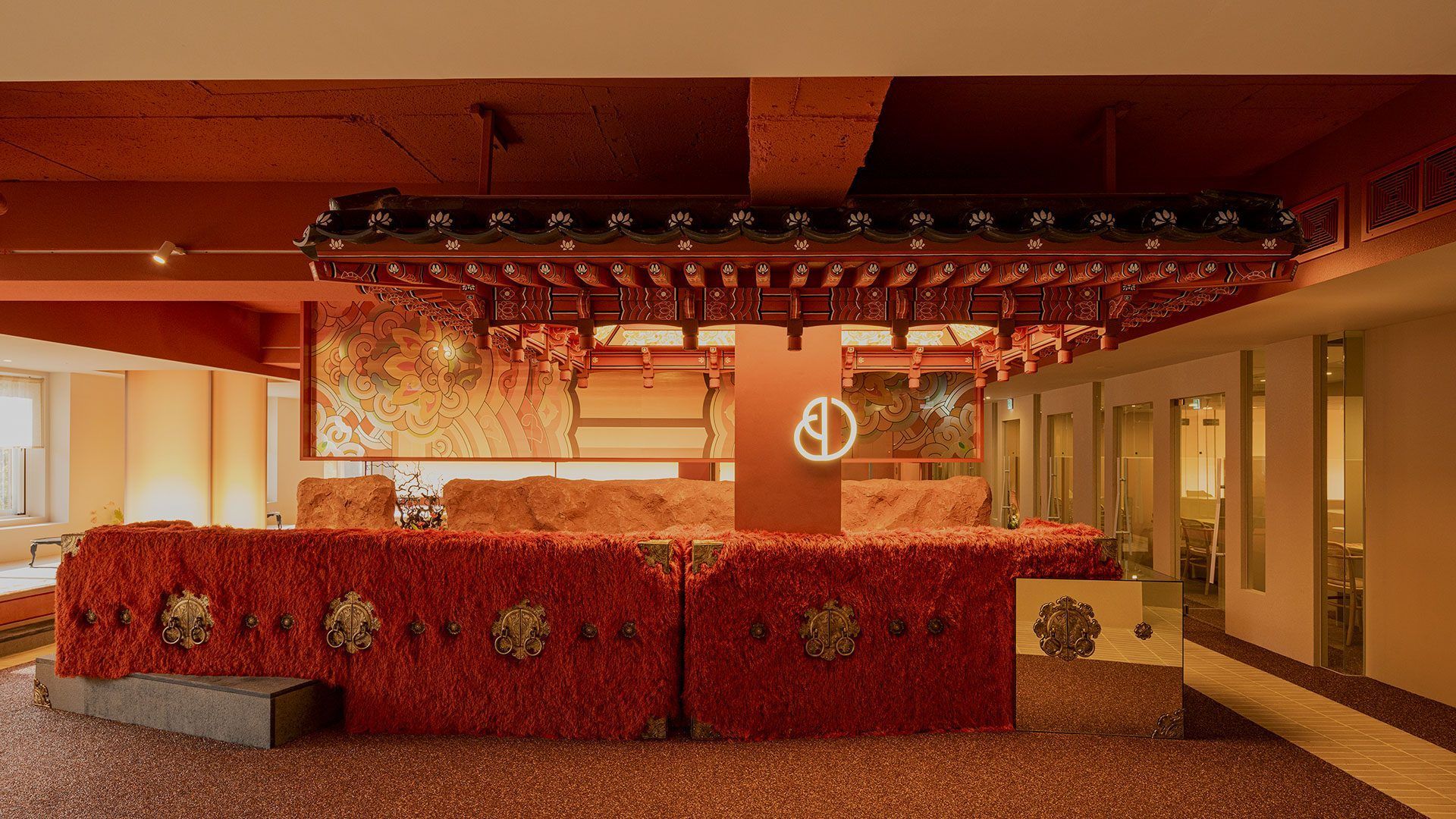DayBeau Clinic Gangnam reception beneath a hand-painted dancheong ceiling