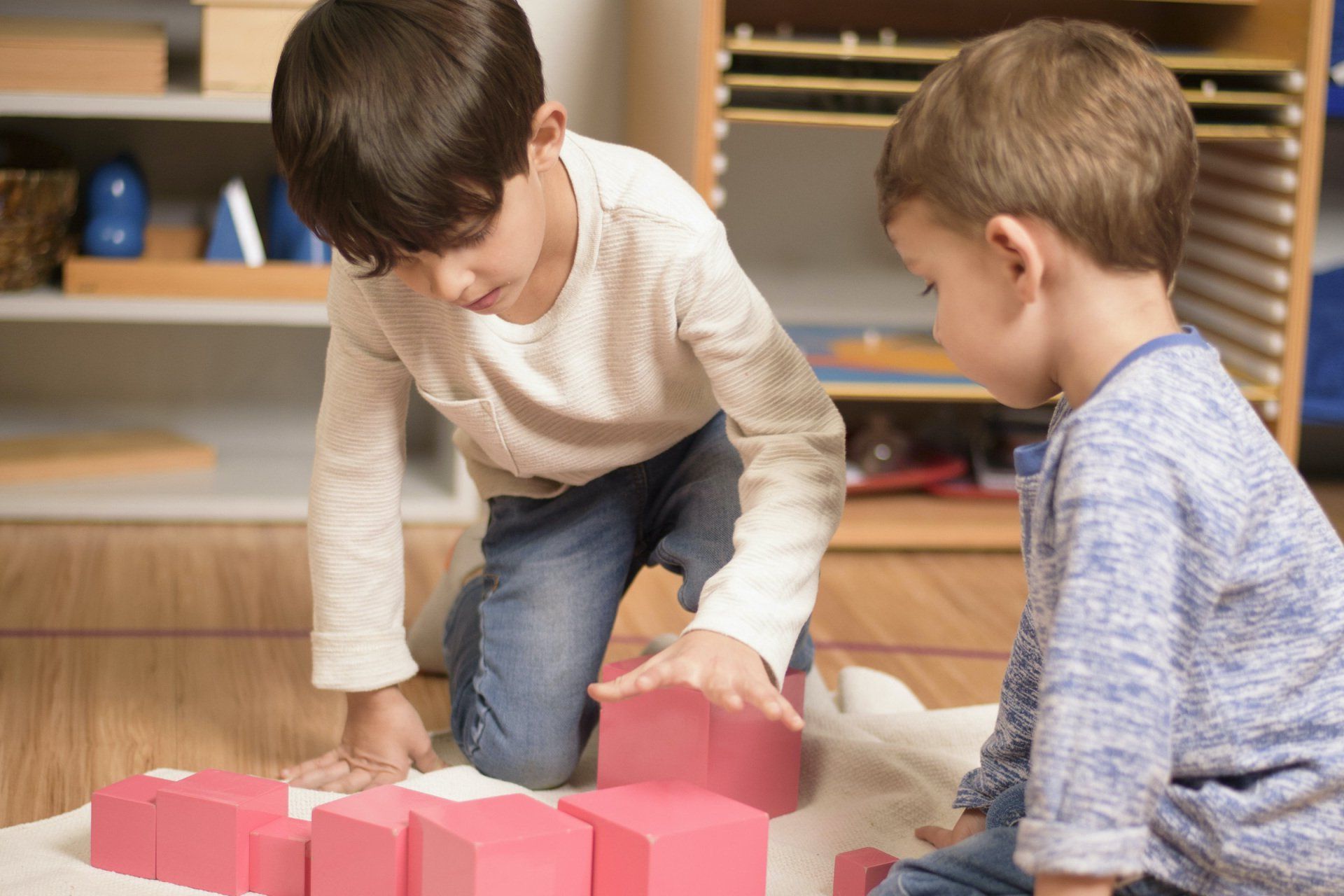 Montessori children of different ages working together