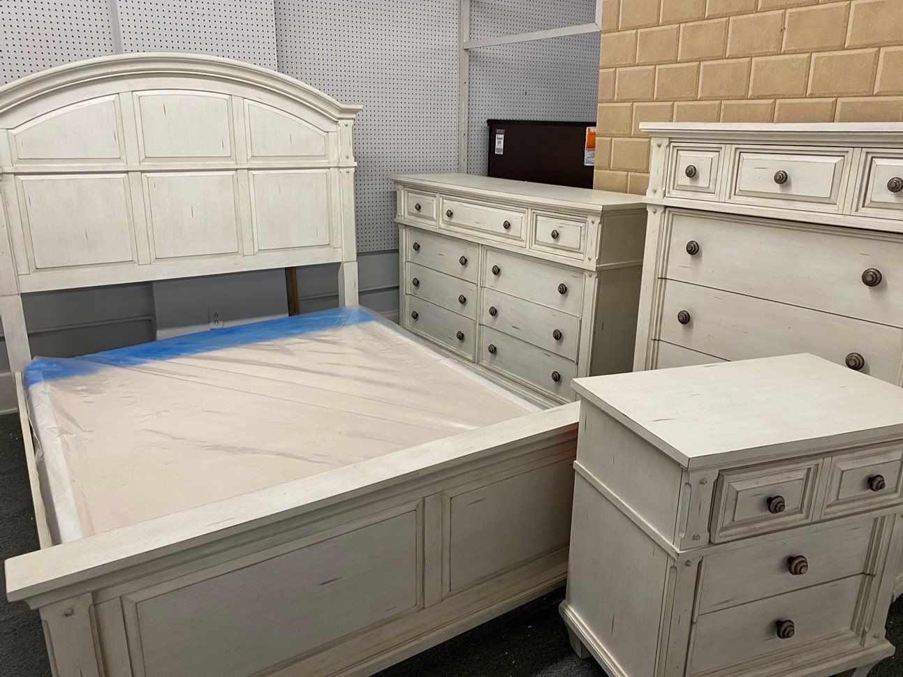 White Paint Drawers — Rocky Mount, NC — Viverette Furniture Inc