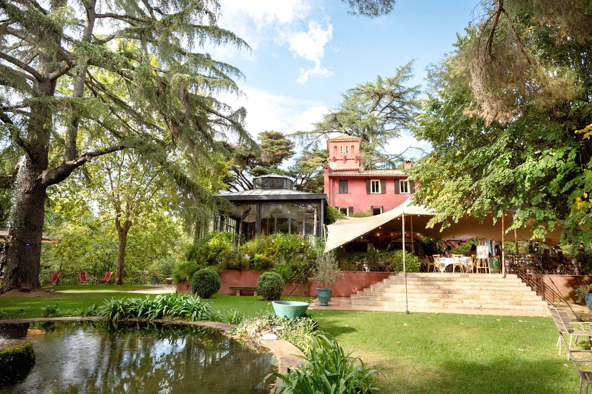Extérieur et jardins du Domaine de Riodam