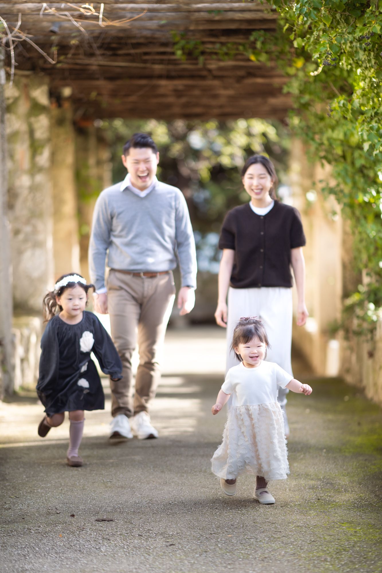 A natural image of children playing with mum and dad during a photoshoot.