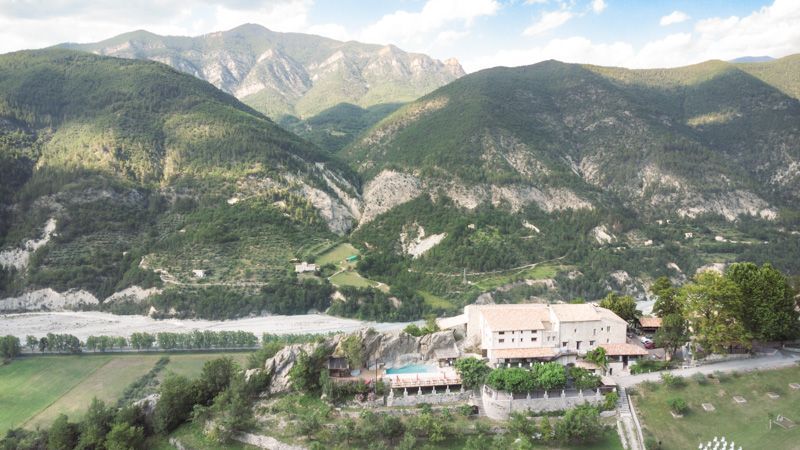 drone image of the Domaine de Glandeve wedding venue 