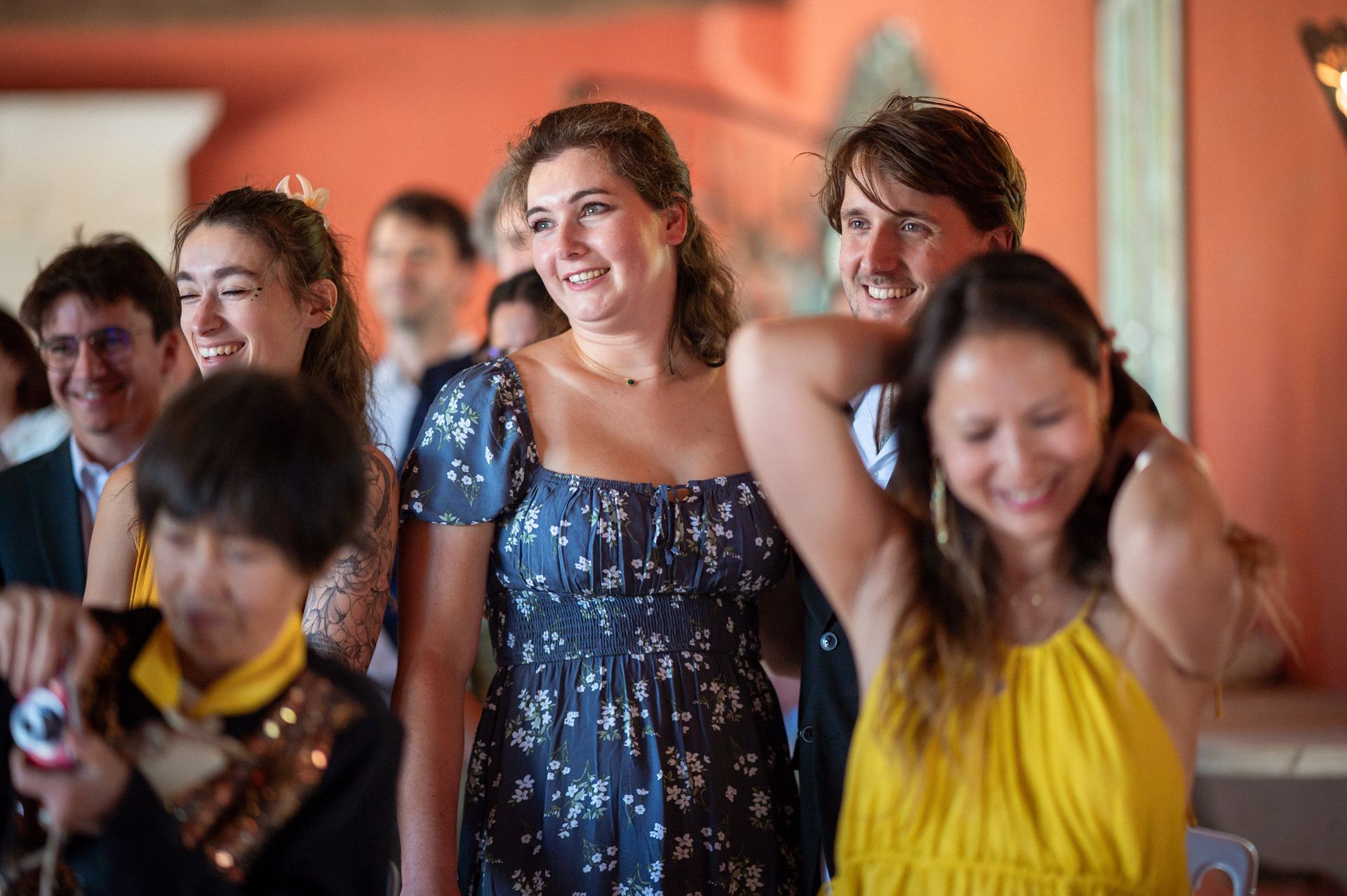 Photographie de mariage de style reportage pendant la cérémonie au Château Font du Broc