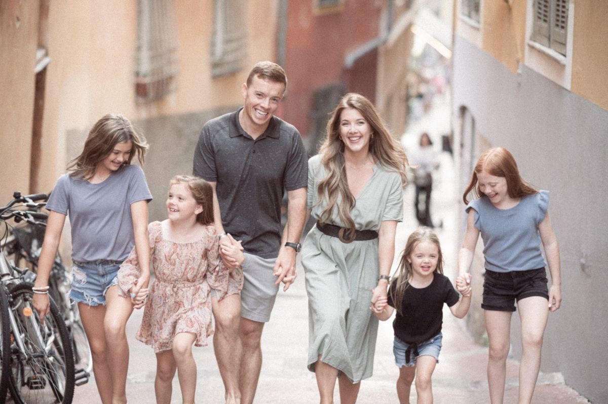 an inspiring family photoshoot session in Nice on the French Riviera