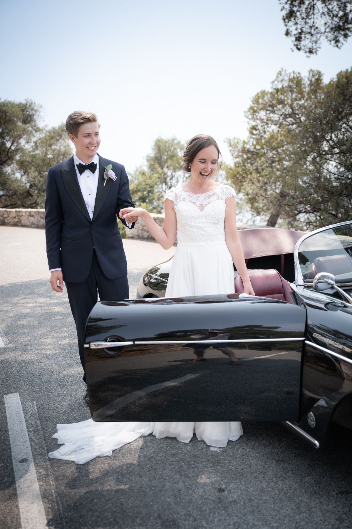 Une Porsche noire louée pour un mariage sur la Côte d'Azur