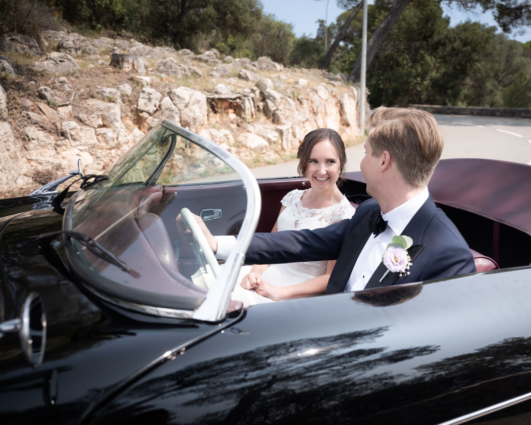 Une Porsche noire louée pour un mariage sur la Côte d'Azur