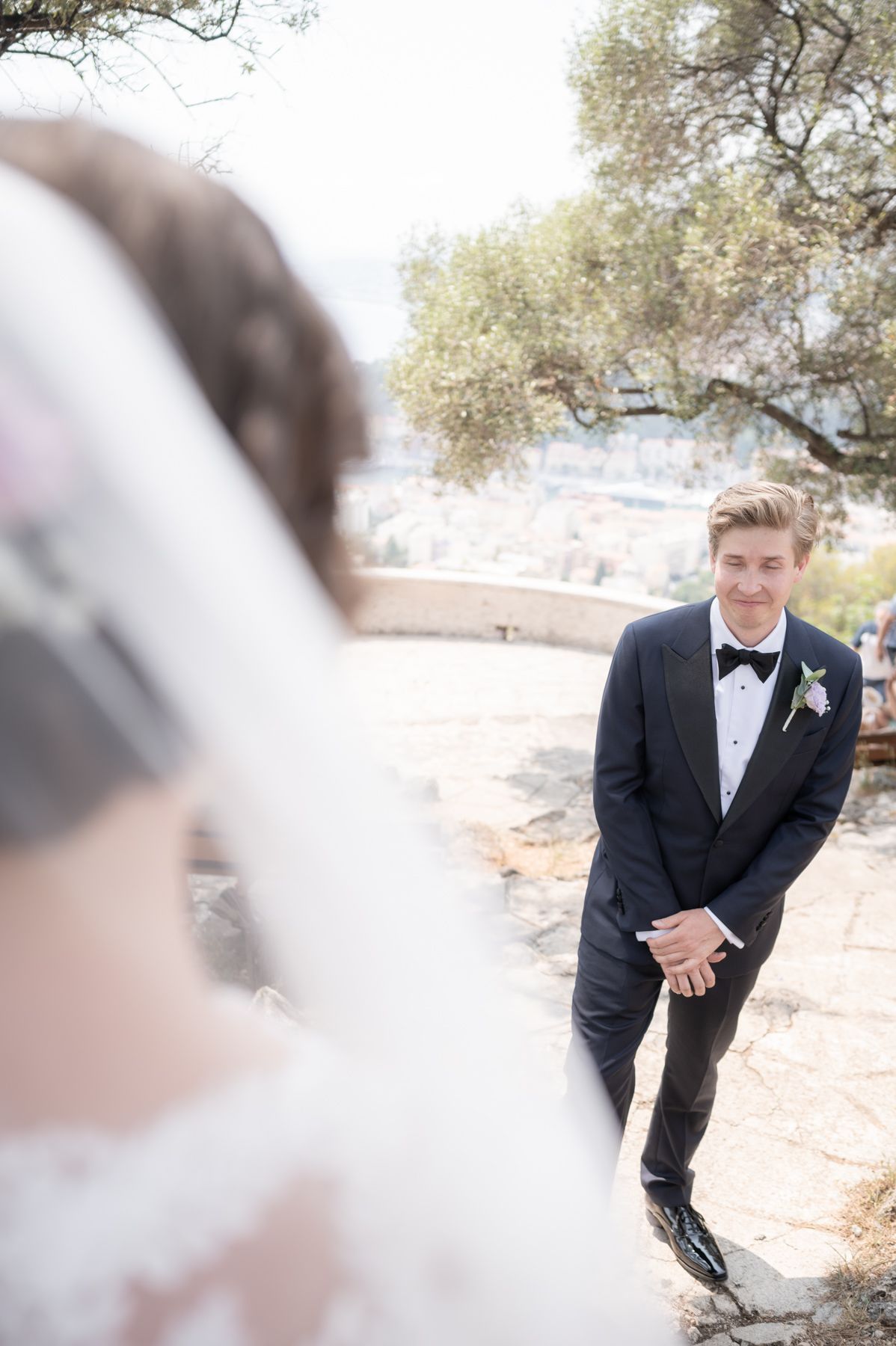 Un first look à Nice sur le Mont Boron le jour d'un mariage