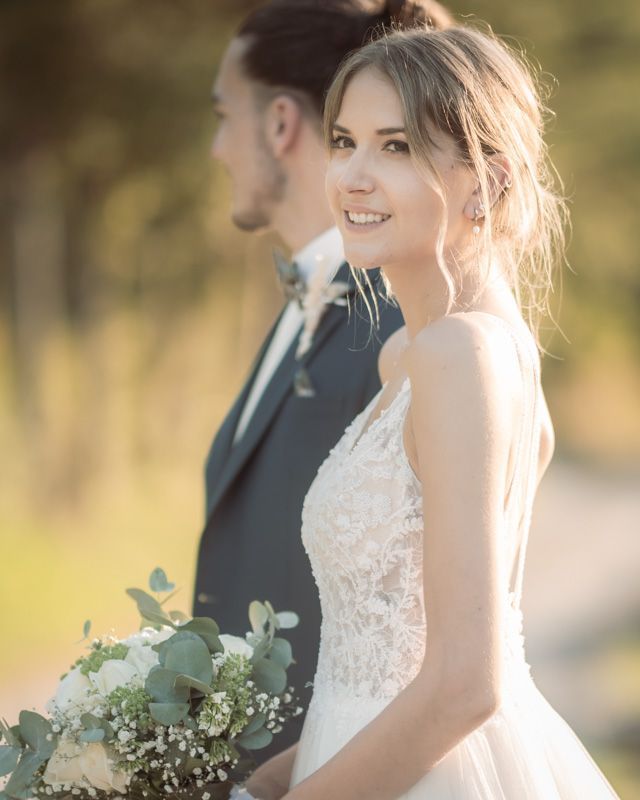The bride in a beautifuol wedding dress at the Domaine de Glandeve