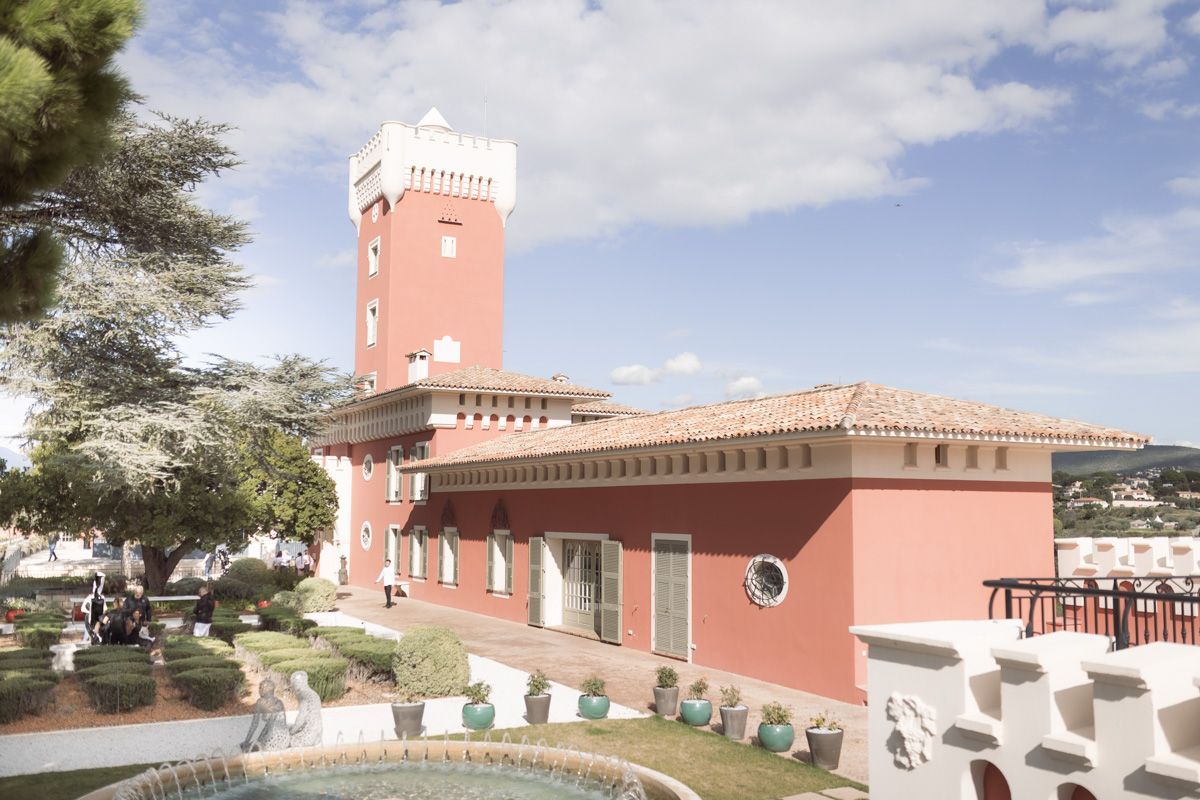 Chateau Cremat exterior before a wedding