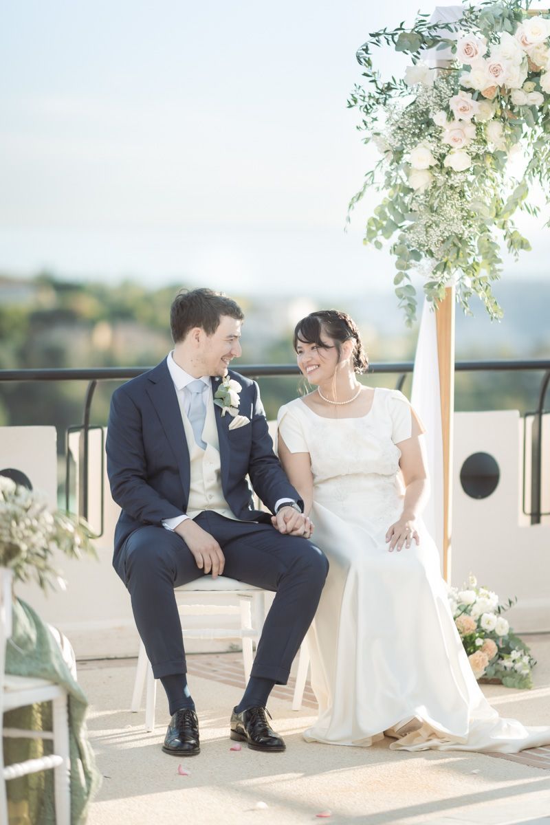 Chateau Crémât outdoor wedding ceremony