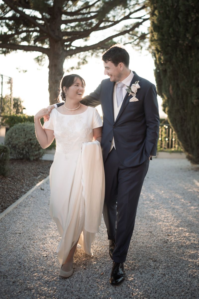 a couple photo session during sunset at Chateau Crémat