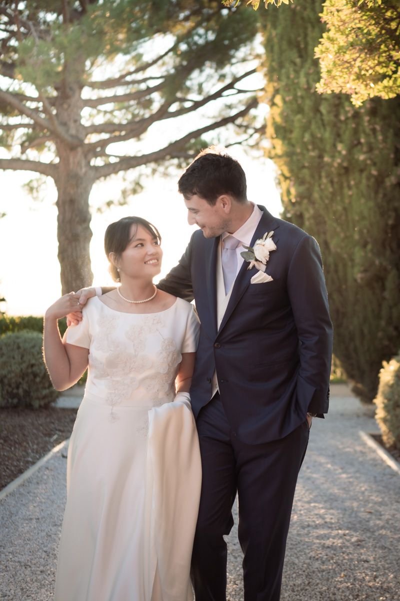 a couple photo session during sunset at Chateau Crémat
