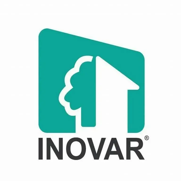 Inovar 標誌，上方為青色房屋和樹木圖標，位於黑色文字商標上方