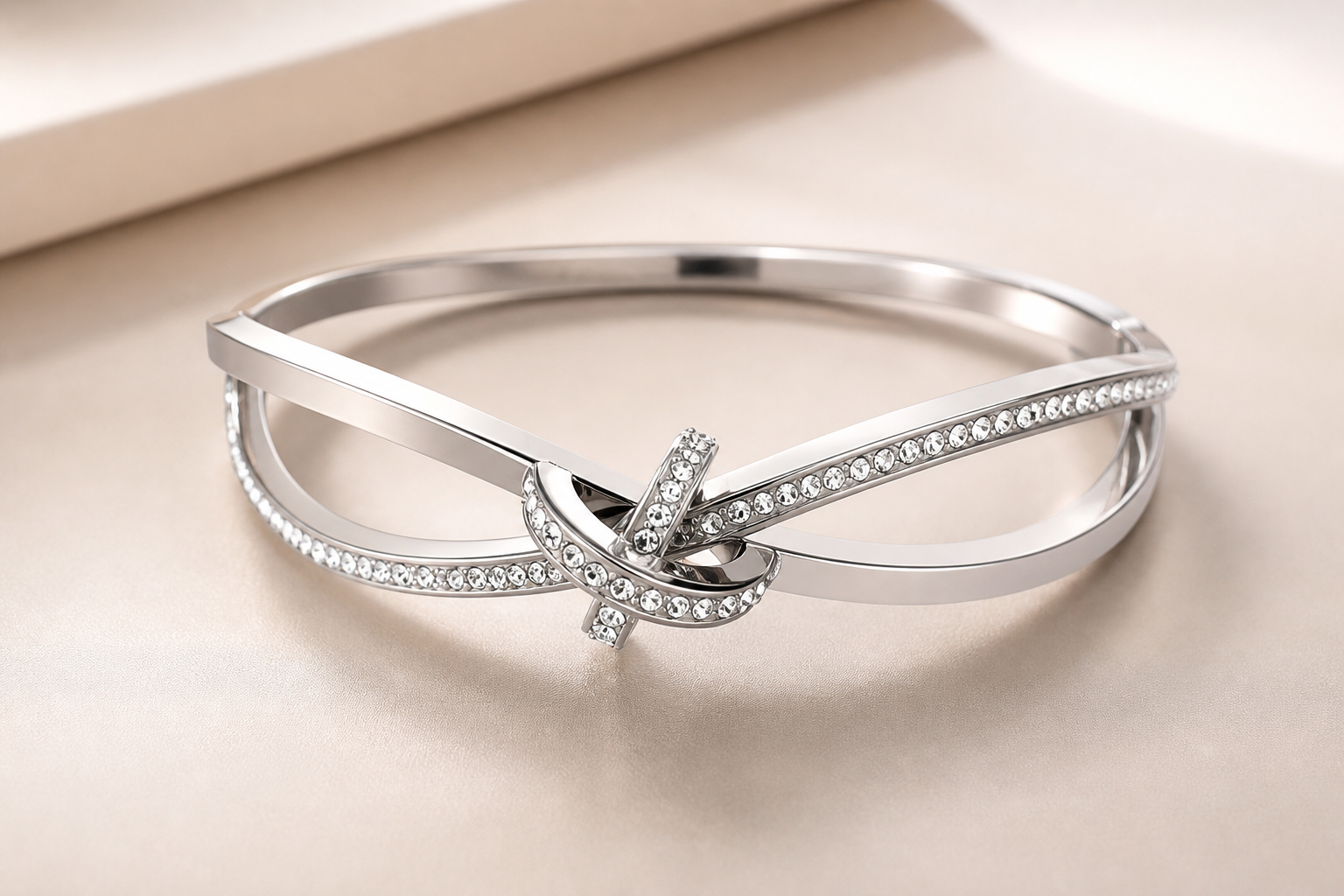 bracelete feminino em aço inoxidável com strass design moderno e durável