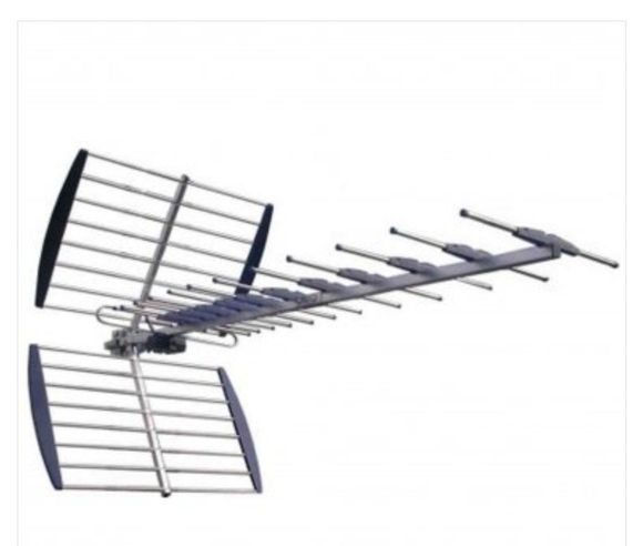 addetti controllano impianto elettrico