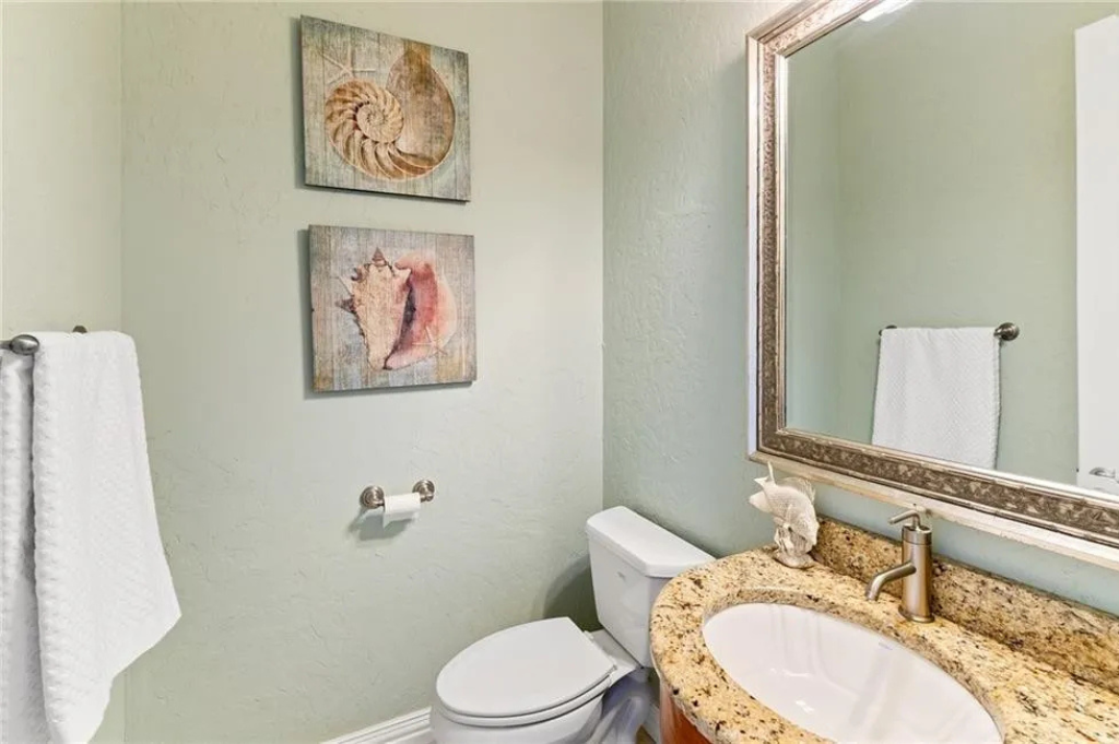 Custom new home bathroom in Corpus Christi by Innovo Residentia