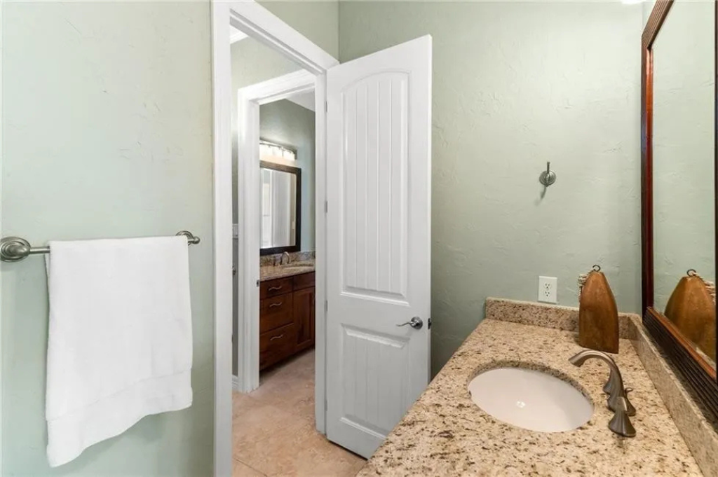 Modern bathroom in new home built by Innovo Residential in Corpus Christi