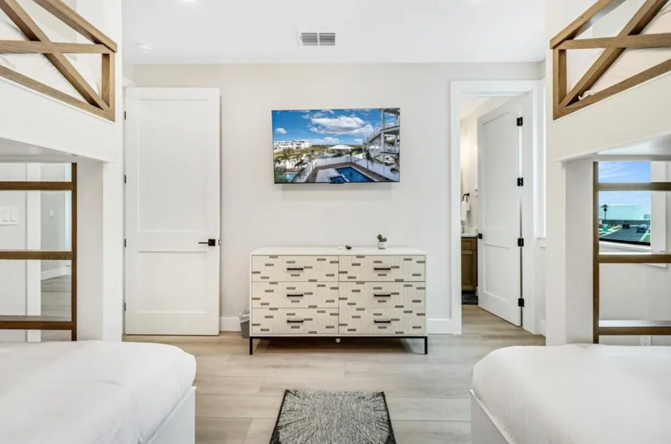 Built-in bunk beds in Port Aransas home by Innovo Residential