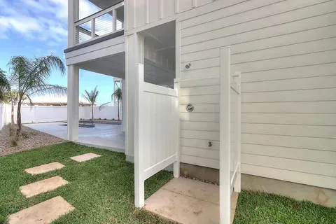 Port Aransas custom home contractor Innovo
